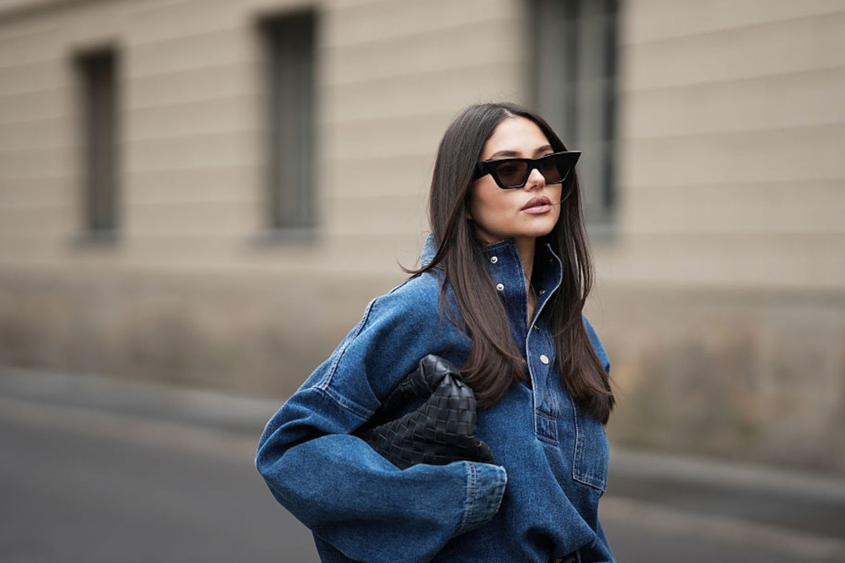 "Funnel neck denim jacket" to najmodniejsza kurtka jeansowa na jesień 2026. Jestem redaktorką mody i wybrałam TOP3 modele