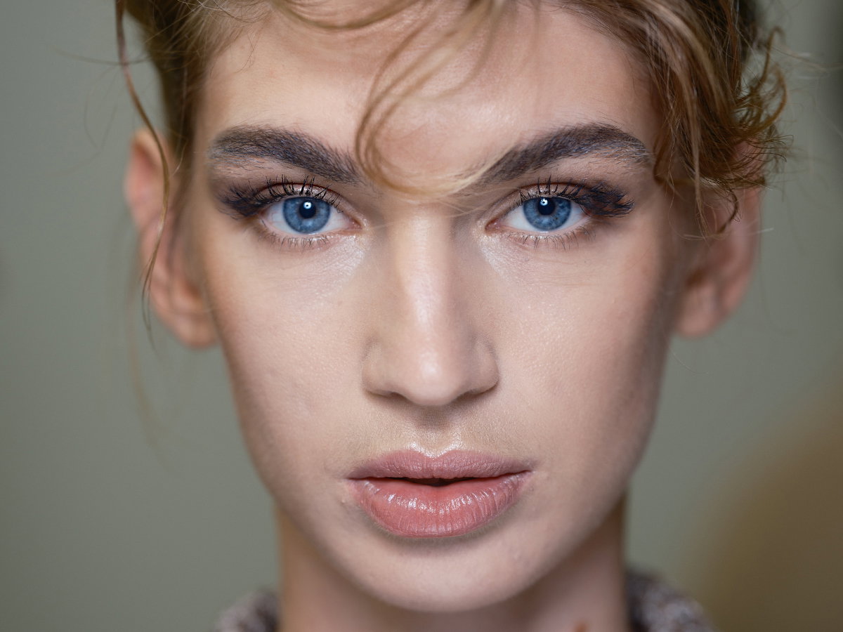 Te 6 tuszy do rzęs w luksusowym kolorze "noir profond" podkręcają włoski do nieba. Jesienią 2026 są na mojej "beauty wish-list"