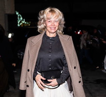 W Marc O’Polo znalazłam melanżowy płaszcz na jesień w stylu Pameli Anderson. Ideał dla kobiet 50+