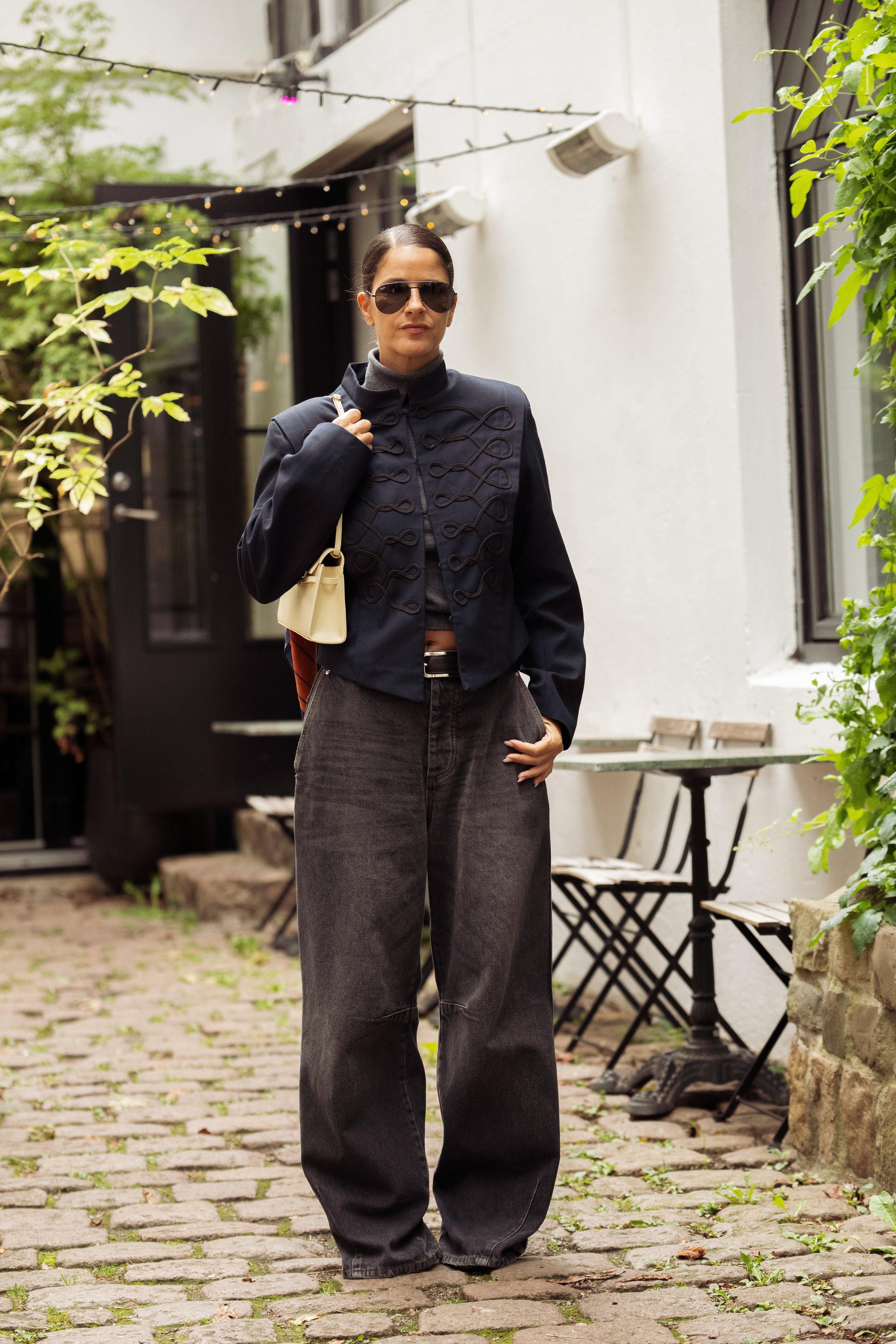 Jeansowa kurtka Mango wpisuje się w trend lady denim