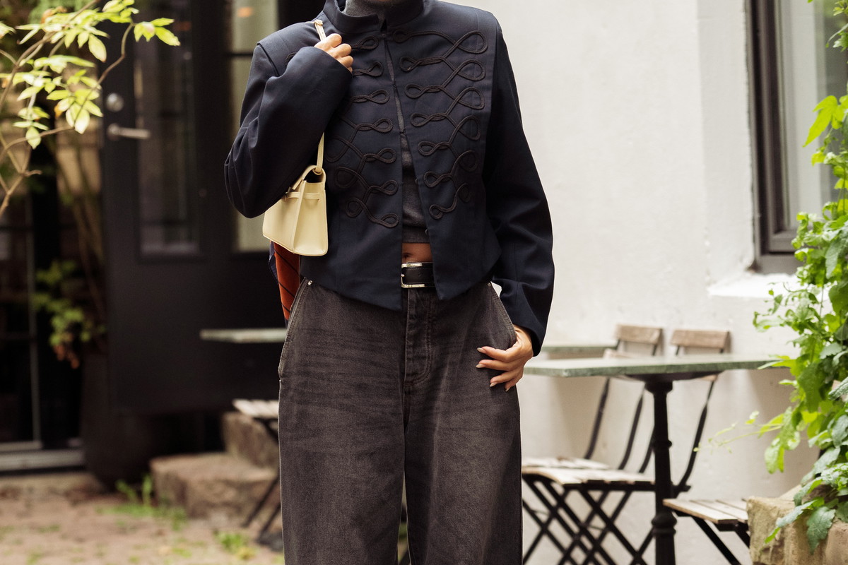 Jeansowa kurtka Mango wpisuje się w trend lady denim