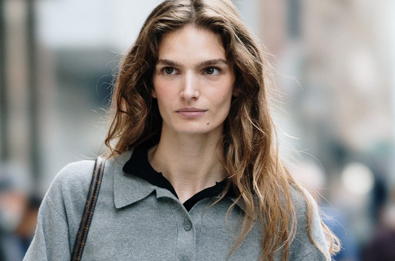 Ten dzianinowy komplet z H&M w kolorze "Ash" to kwintesencja "soft luxury"