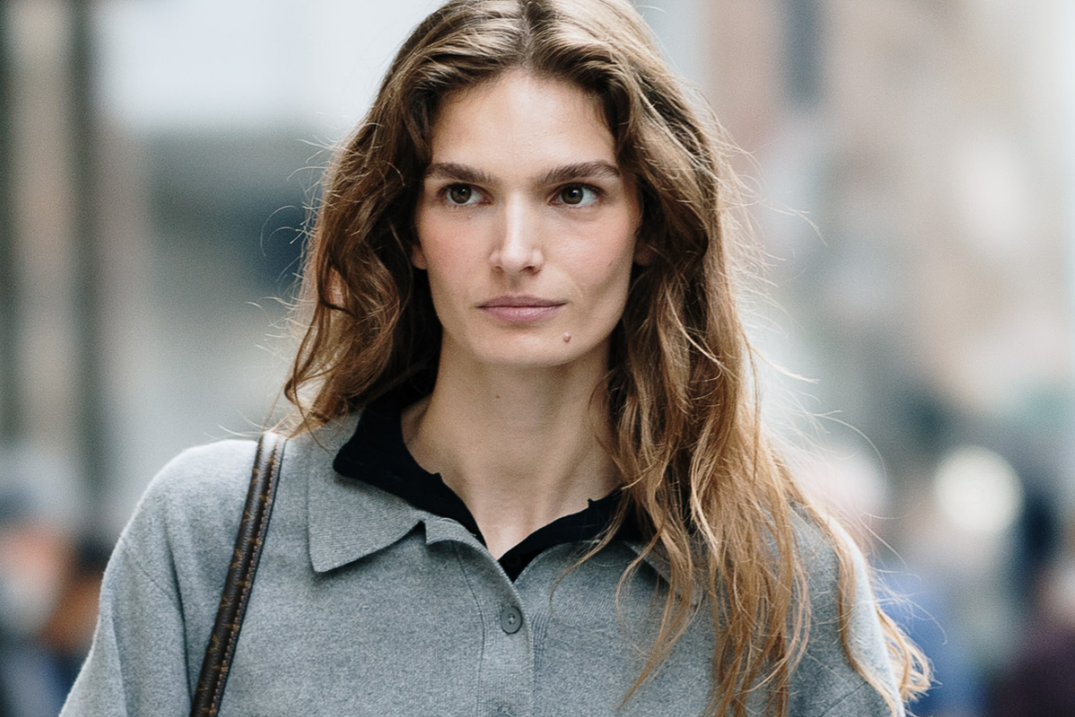 Ten dzianinowy komplet z H&M w kolorze "Ash" to kwintesencja "soft luxury"