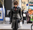 Beżowy trencz chowamy na dno szafy. Tej jesieni dziewczyny z Nowego Jorku i Mediolanu zamieniają go na modele "leather longline" w 3 wersjach kolorystycznych