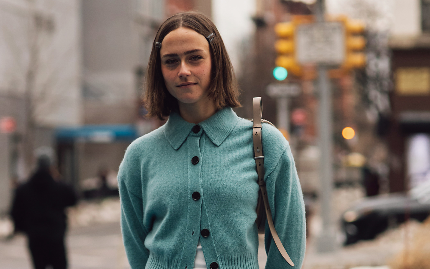Sweter z wełną z H&M w kolorze "arctic" to wybór skandynawskich it-girls na sezon jesień-zima 2026