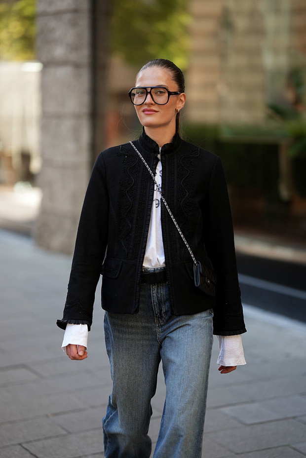 Czarna kurtka z H&M wpisuje się w trend military jacket na jesień 2026