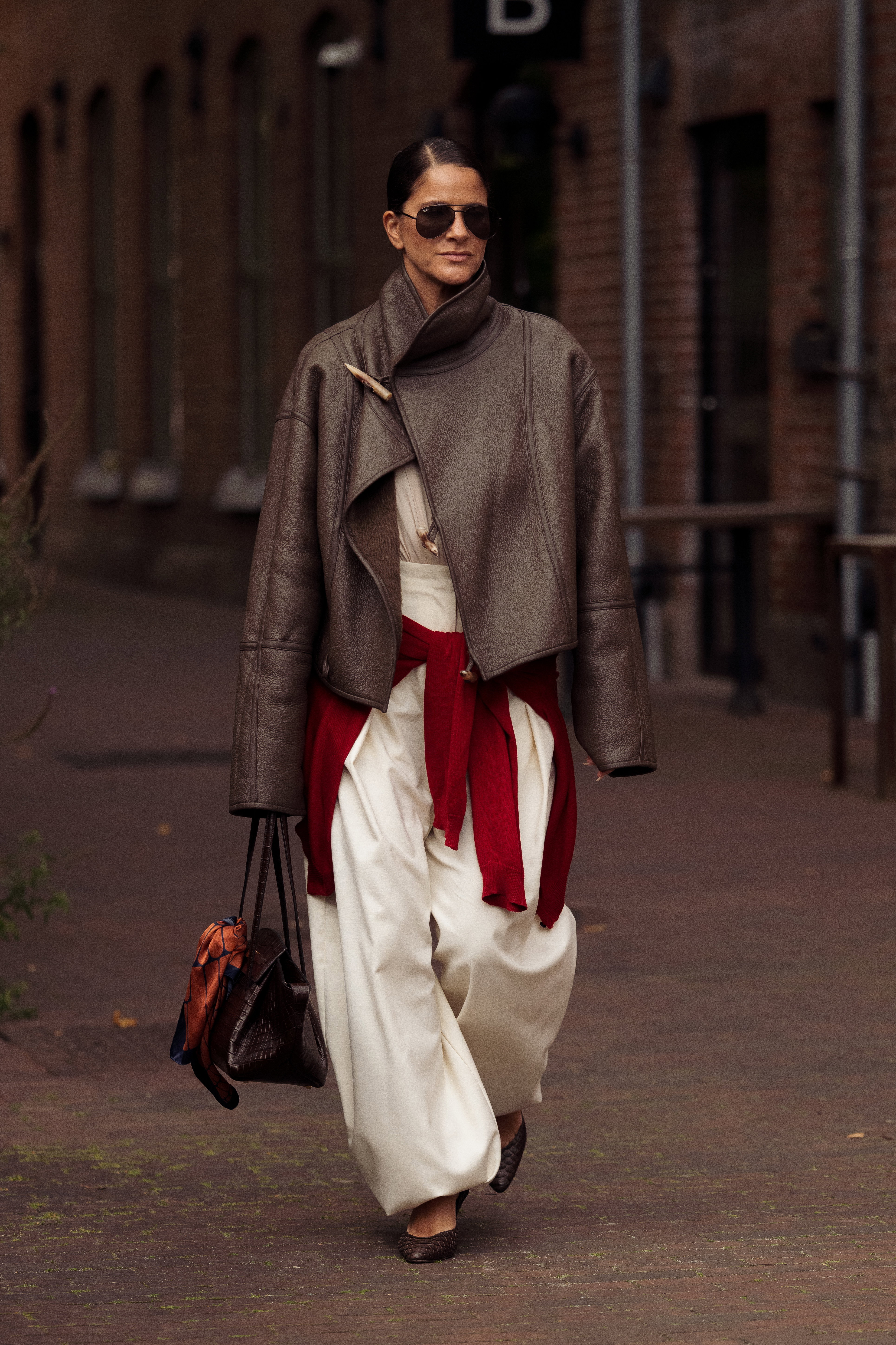 Kurtka z H&M wpisuje się w trend funnel-neck jacket na jesień 2026