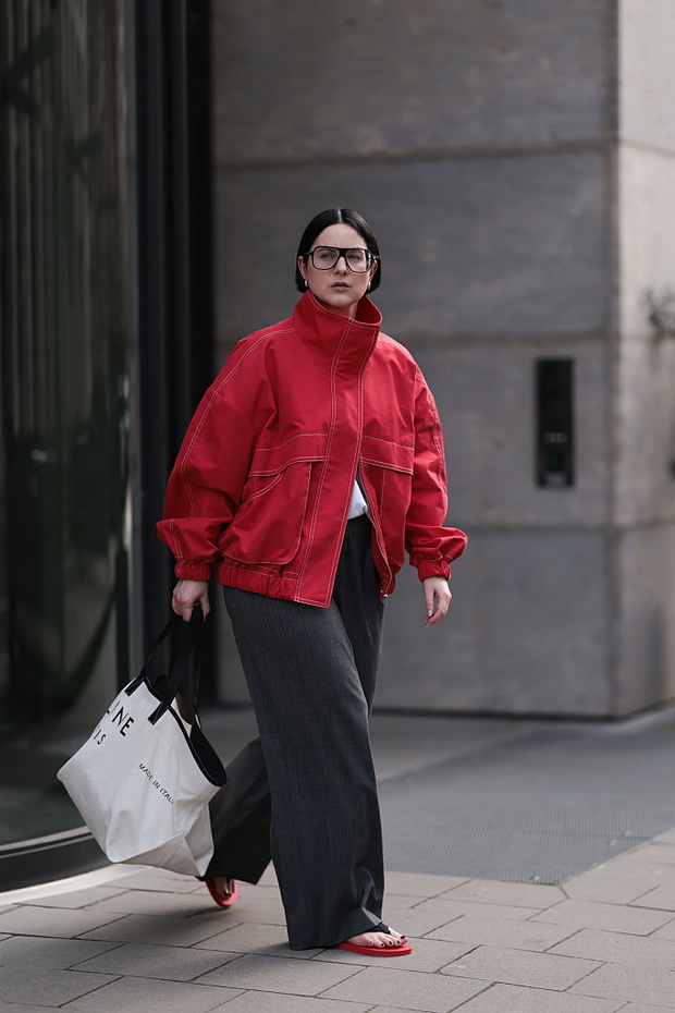 Kurtka z H&M wpisuje się w trend funnel-neck jacket na jesień 2026