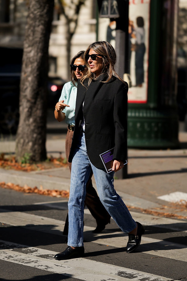 Skinny jeans wracają na jesień 2026. Tak nosimy je do wysokich kozaków