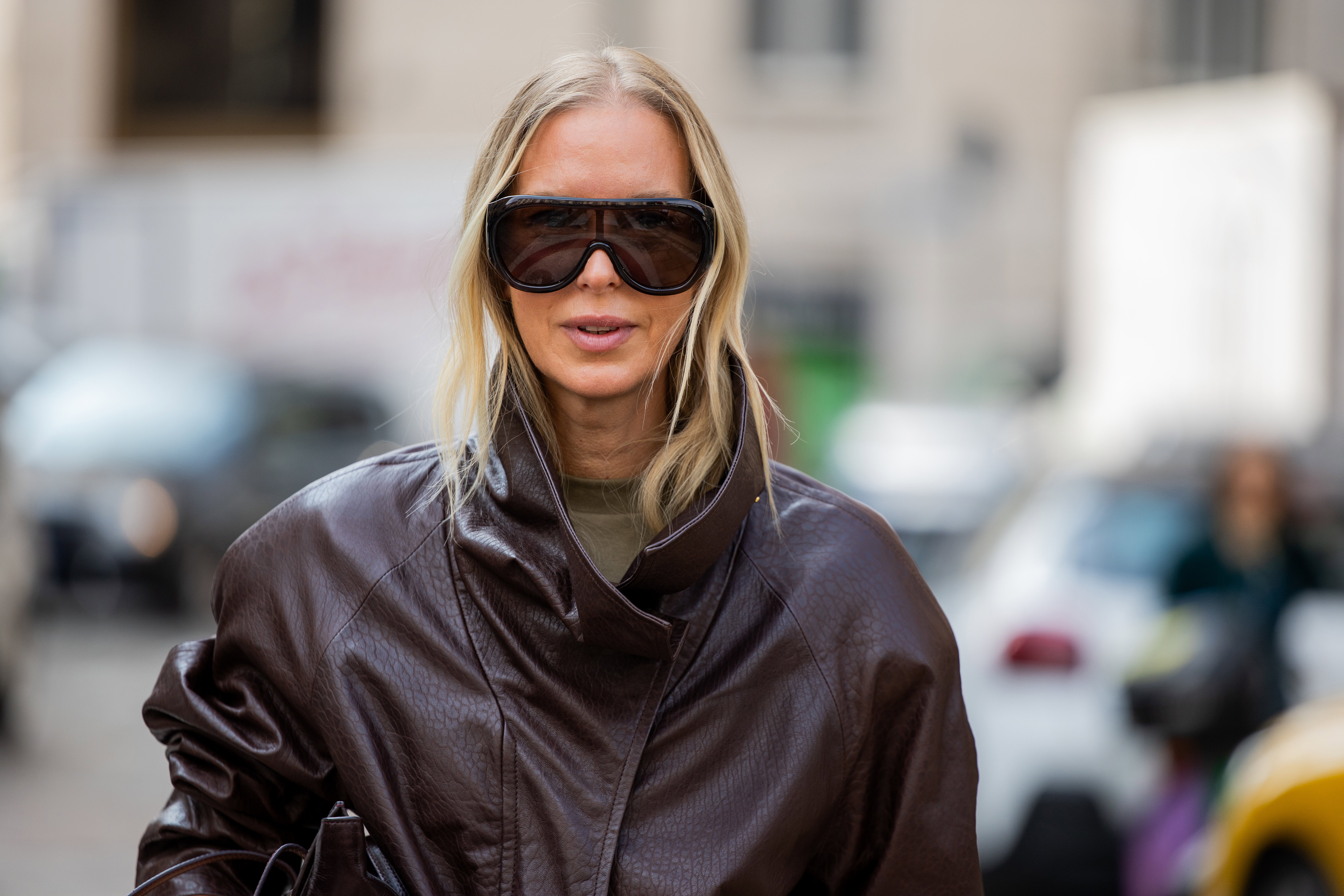 Dwustronna kurtka z Zary wpisuje się w trend smart layering na jesień 2026