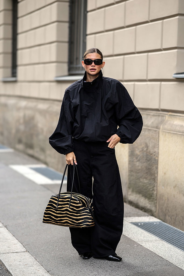 Granatowe jeansy wide leg z Reserved to trend na jesień 2026