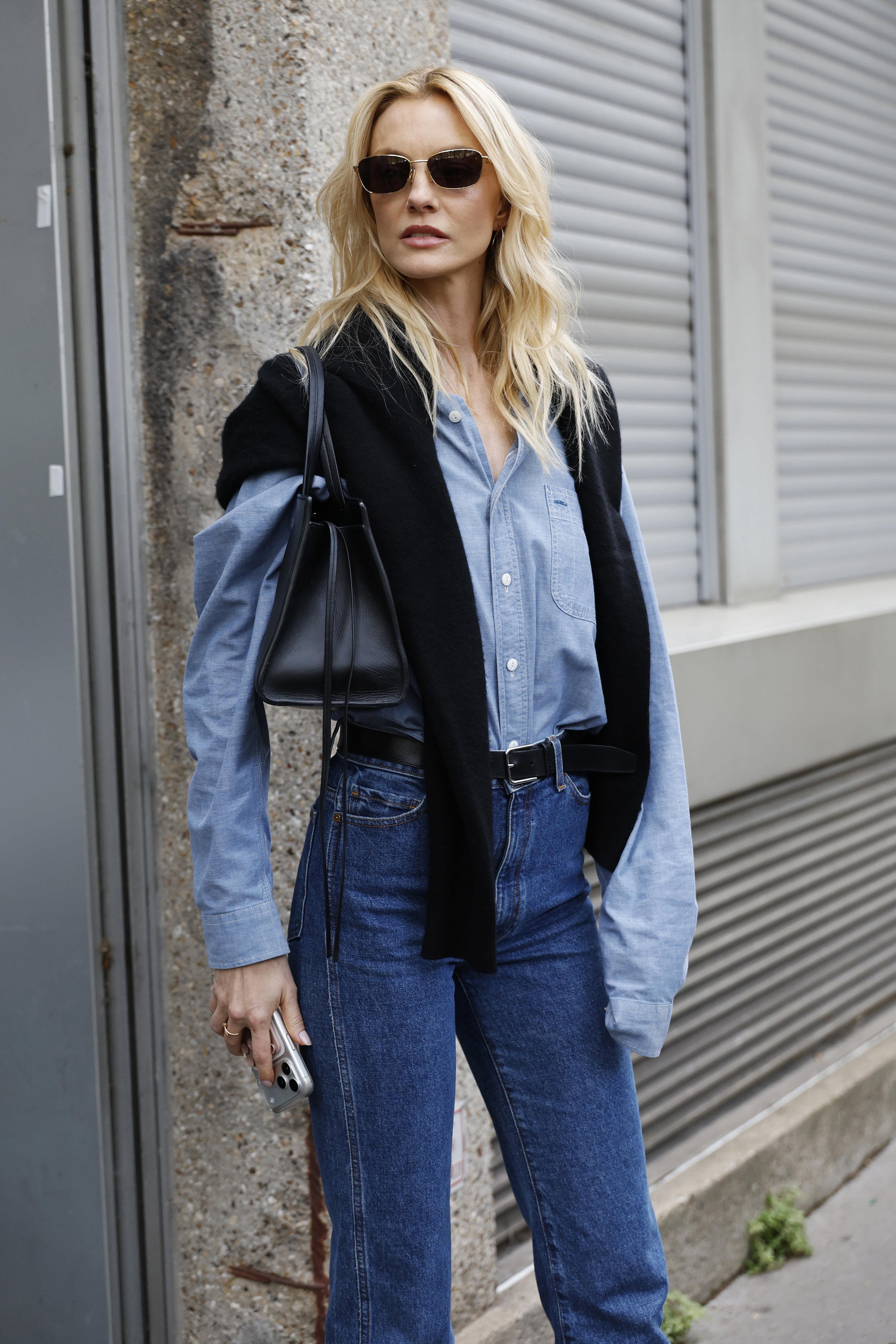 Koszula z H&M wpisuje się w trend preppy chic na jesień 2026