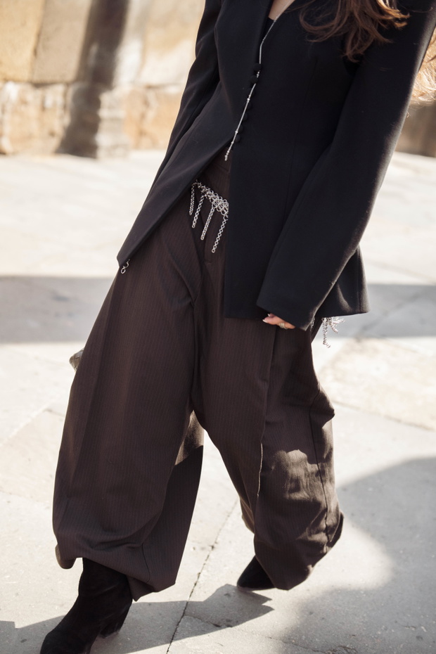 Zamszowe botki Reserved wpisują się w trend slouchy boots na jesień 2026