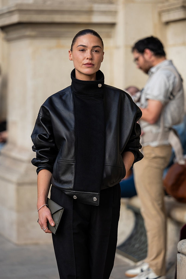 Collarless