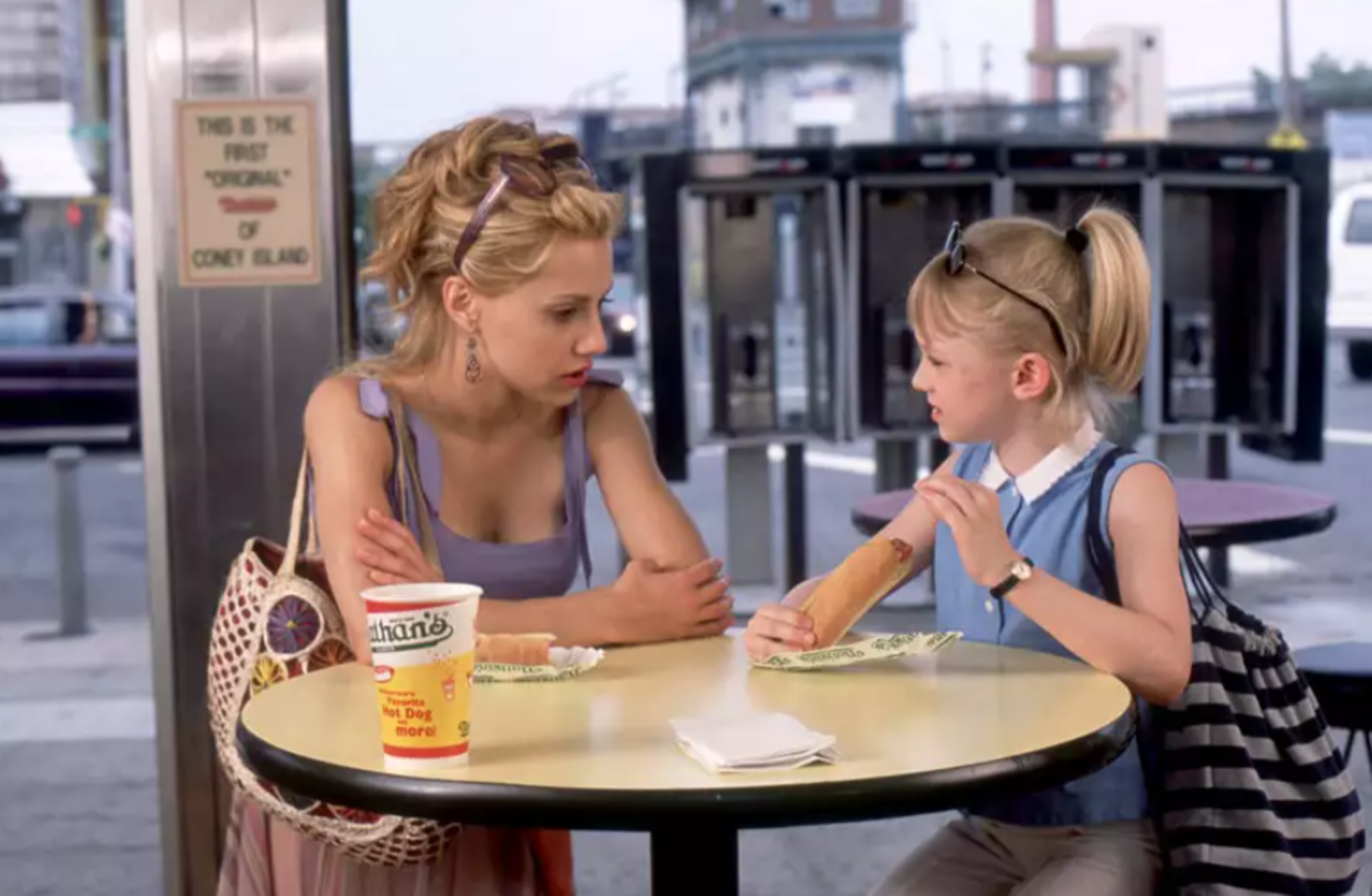 23 lata temu Brittany Murphy i Dakota Fanning stworzyły duet, którego trudno nie pokochać. Ten film to czysta nostalgia lat 2000.