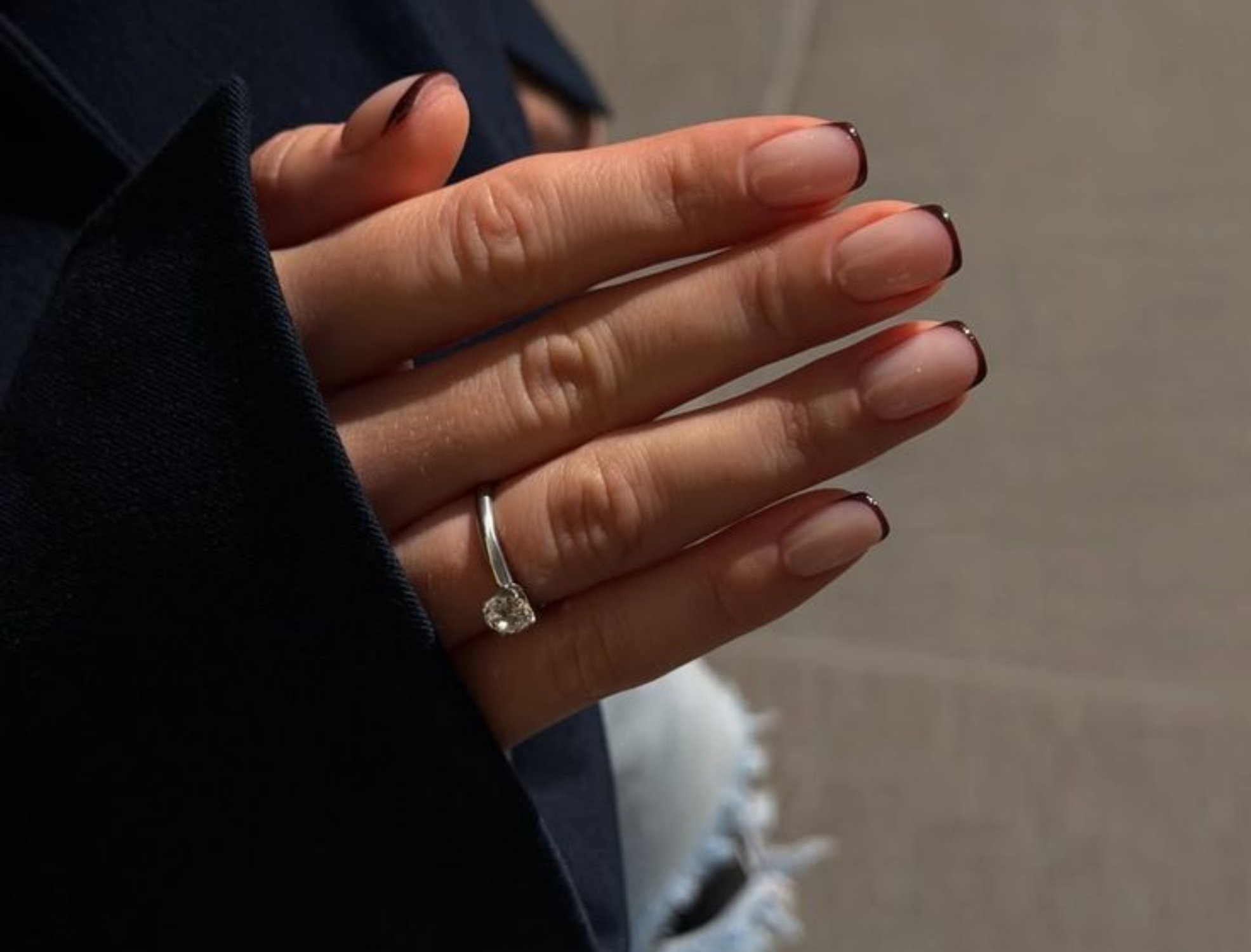 French manicure na jesień 2026