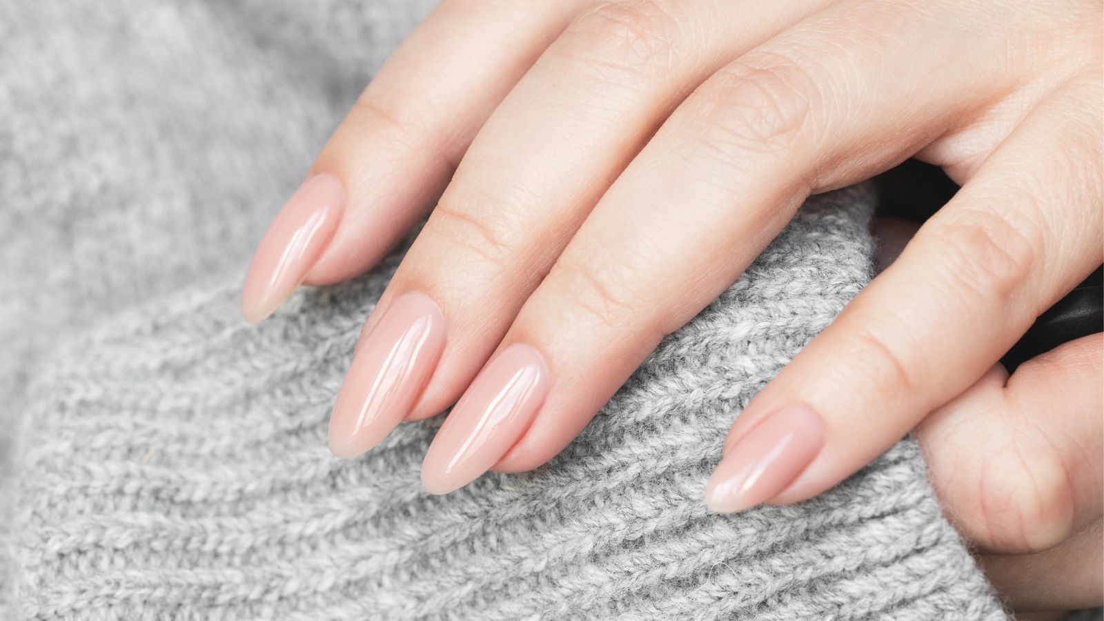 Manicure Sparkling Milkshake to mój wybór na zimę