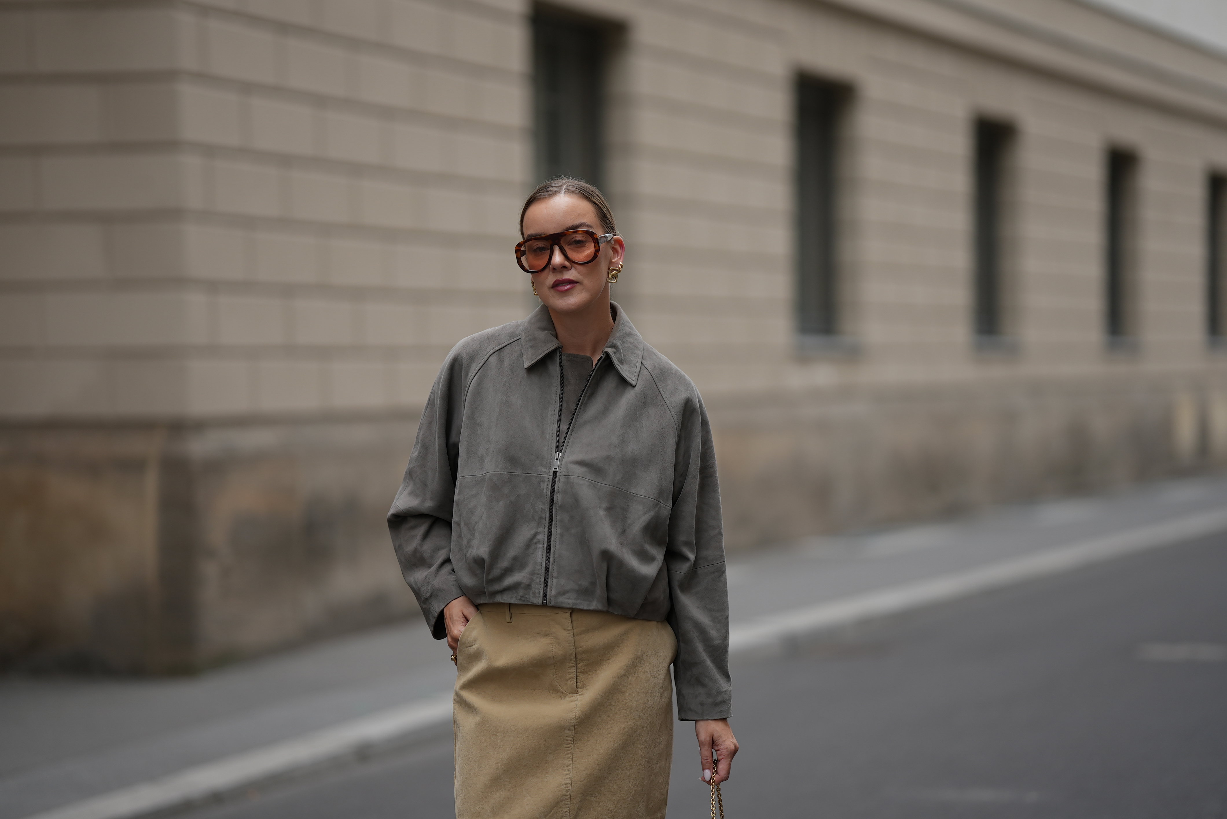 „Suede skirt” wraca po latach.