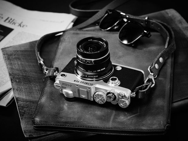 OLYMPUS PEN-F_Still_Leather Bag