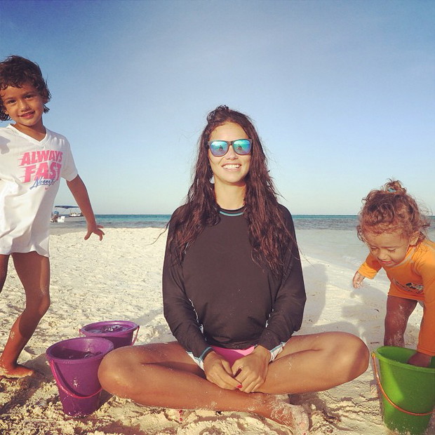 Adriana Lima nie chciała zrezygnować z roli Aniołka nawet, gdy jej brzuszek był już widoczny. Informacją o ciąży podzieliła się z fanami podczas walentynkowego spotkania Victoria's Secret w Nowym Jorku. Lima i jej mąż, Marko Jaric udzielili też wywiadu ma