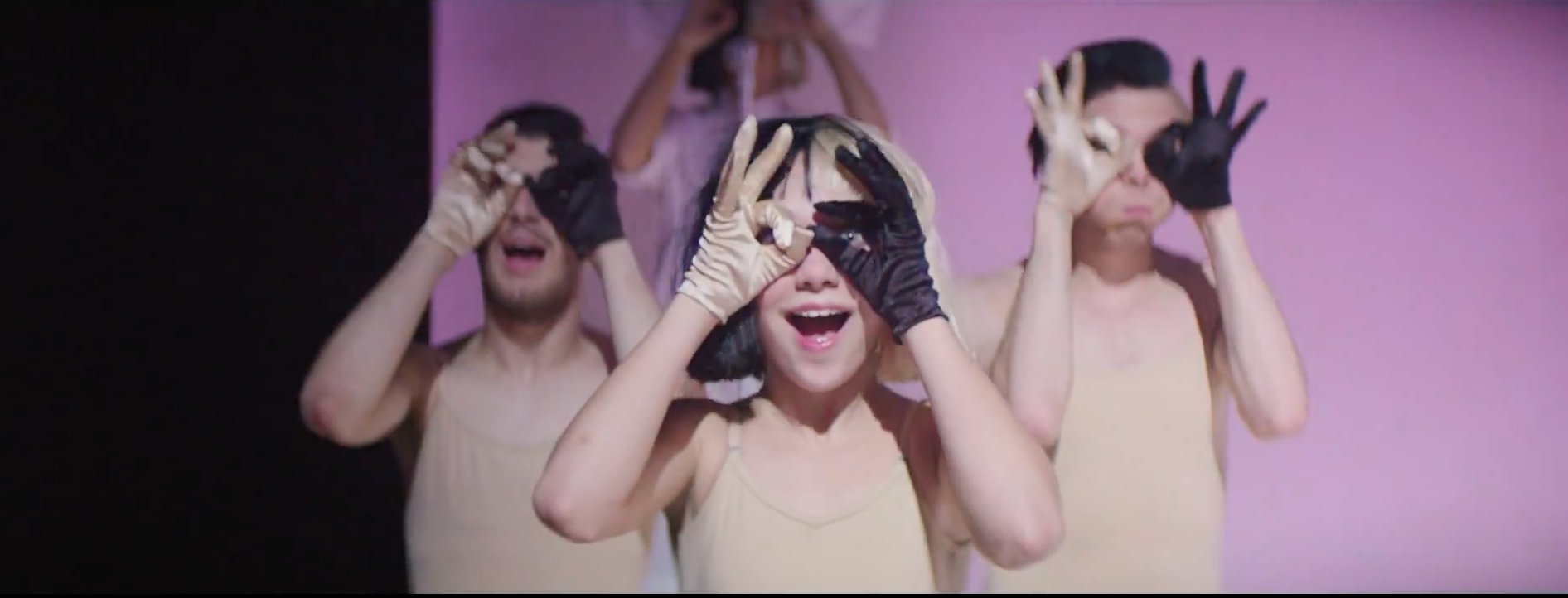 Maddie-Ziegler-w-klipie-SIA-2