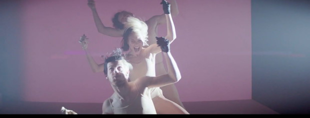 Maddie-Ziegler-w-klipie-SIA-3