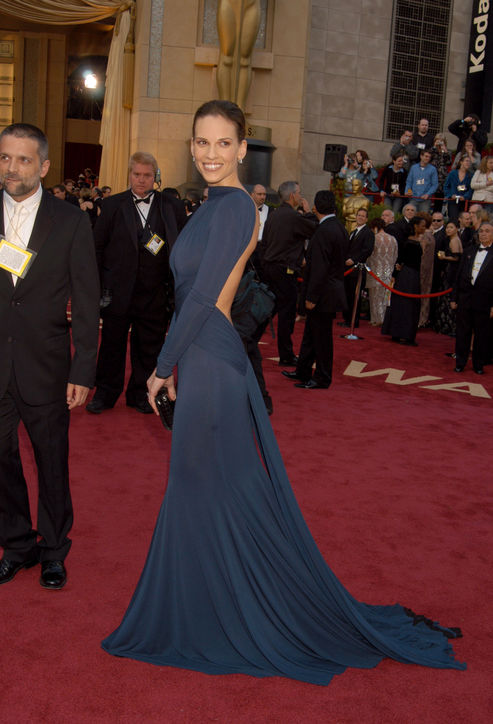 20-best-oscar-dresses-hilary-swank-h724