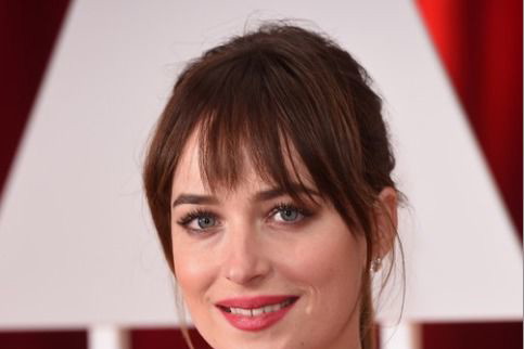 oscary-2015-makijaz-i-fryzury-gwiazd-dakota-johnson-fot-east-news