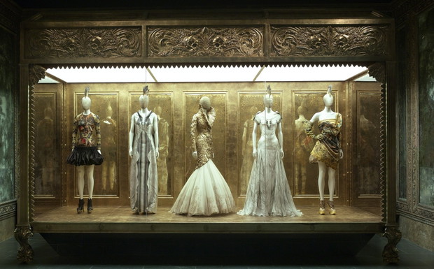 02.McQueenGalleryViewRomanticGothic