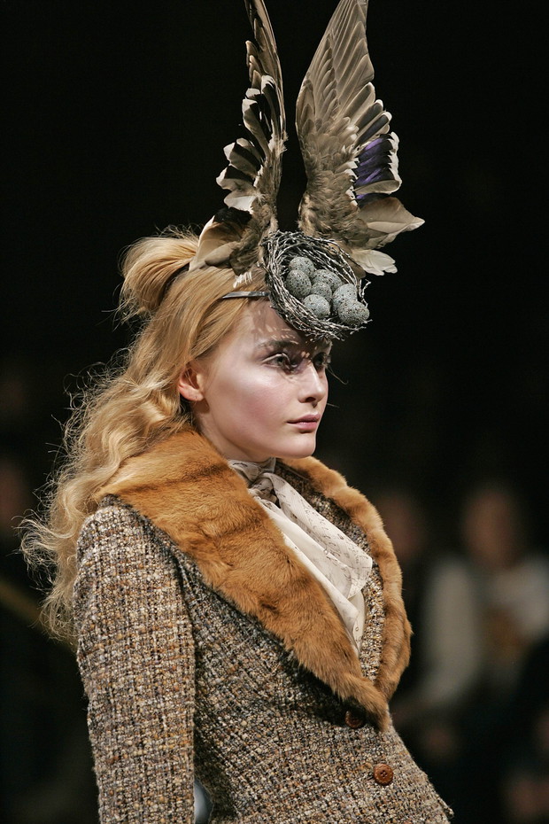 6._Birds_Nest_Headdress_made_with_Swarovski_Gemstones_by_Philip_Treacy_and_Shaun_Leane_for_Alexander_McQueen_AW_2006