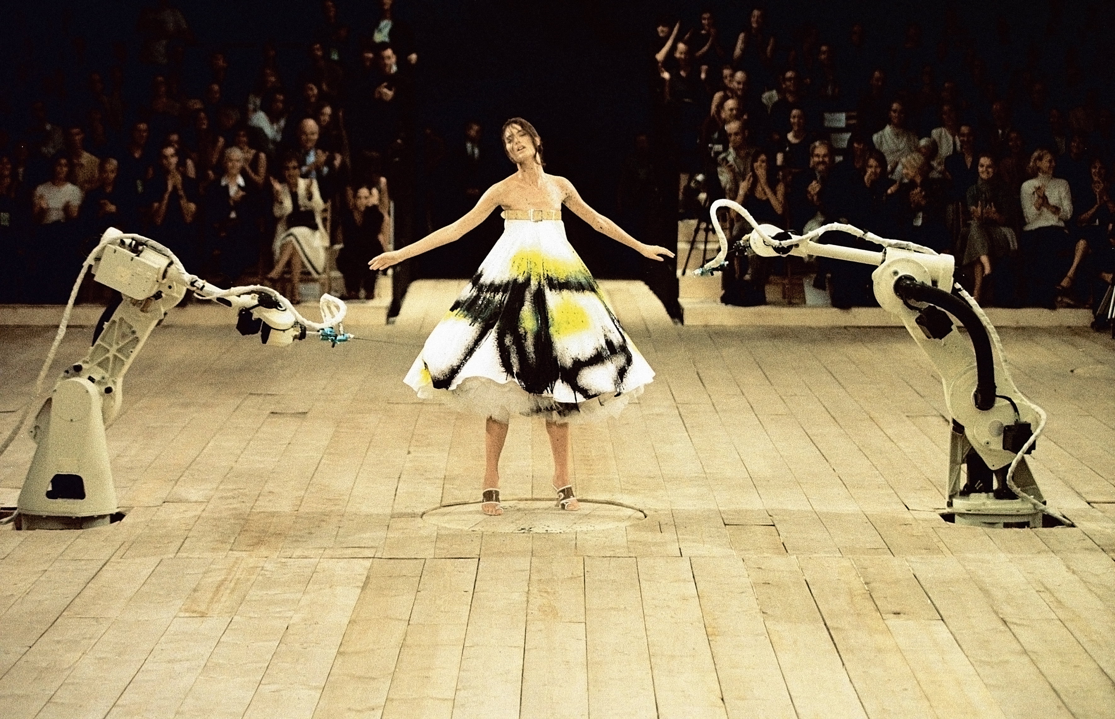 3._Spray_painted_dress_No._13_SS_1999_model_-_Shalom_Harlow._Image_-_Catwalking.