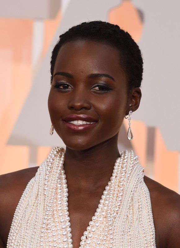 oscary-2015-makijaz-i-fryzury-gwiazd-lupita-nyong-o-fot-east-news