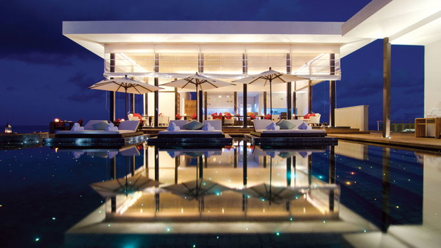 54bbd2c4cadc5_-_hbz-uk-pools-syn-jumeirah-dhevanafushi-johara-pool-978809