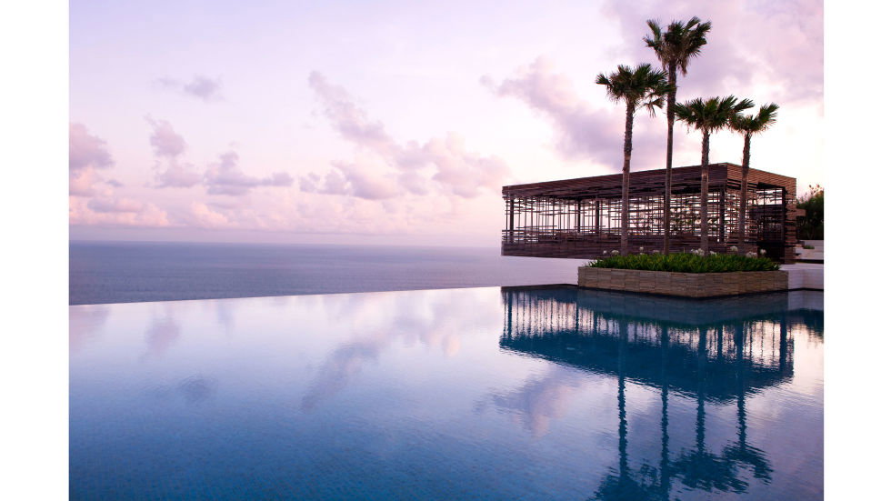 54bbd2c0a7b86_-_hbz-uk-pools-syn-alila-villas-uluwatu-infinity-cabana-446377