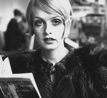 Twiggy To Japan