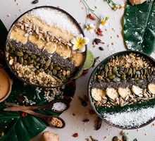 Tropical smoothie bowls
