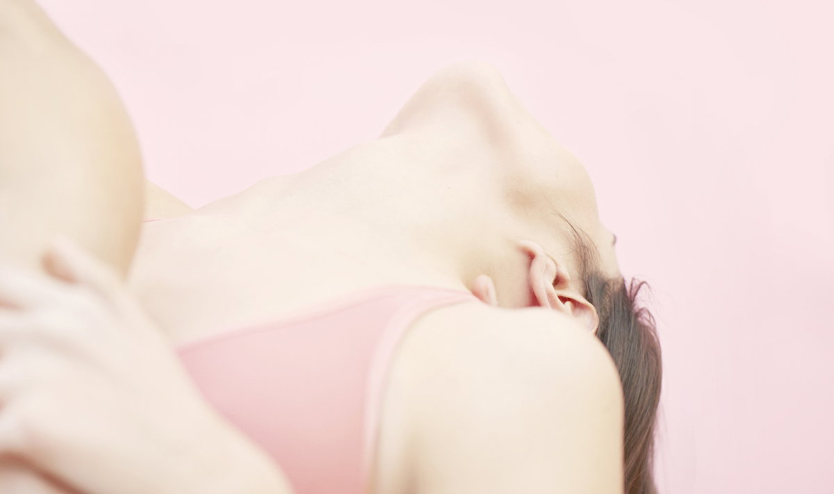 woman leaning back with man
