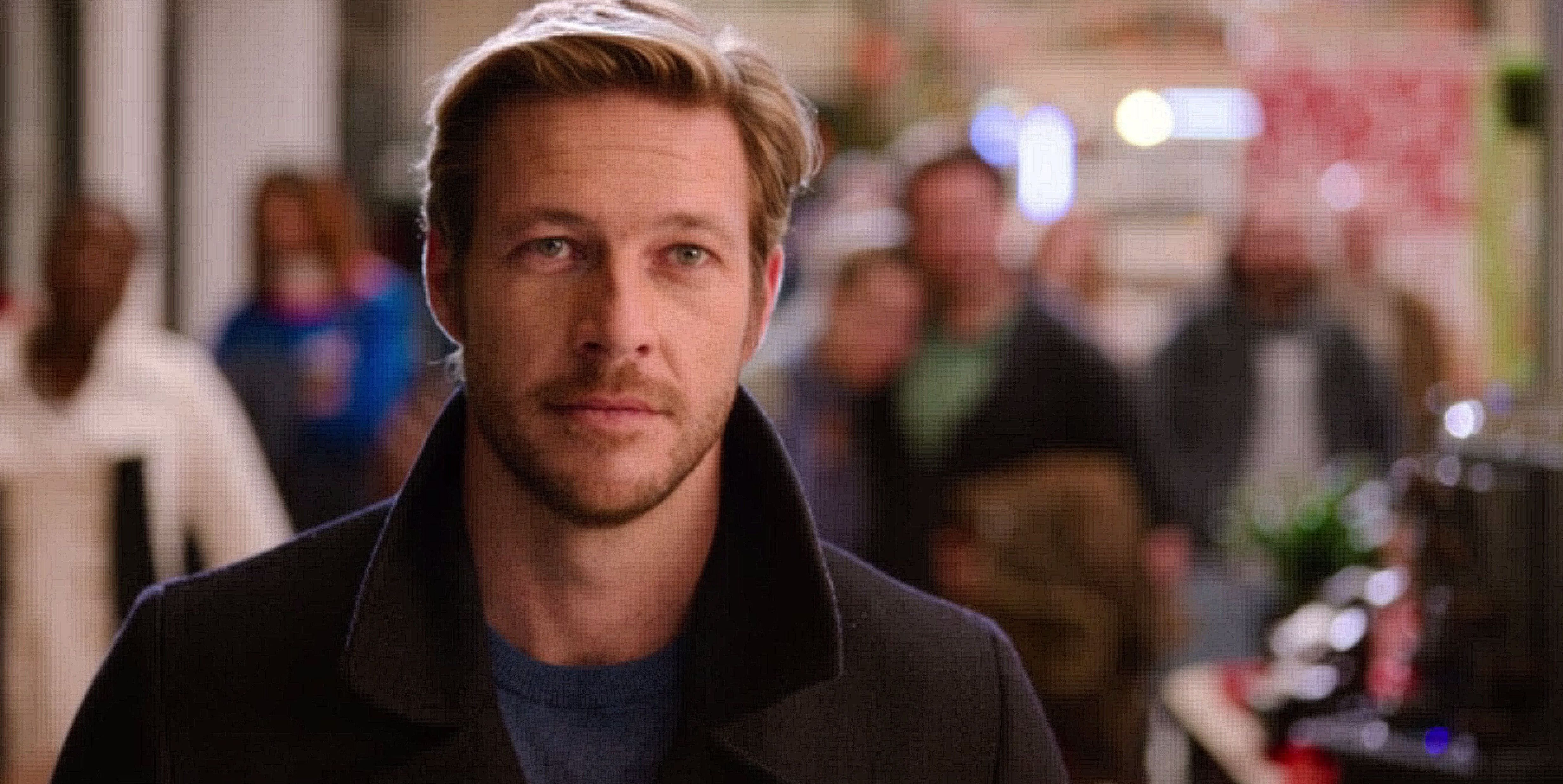 Kim jest Luke Bracey, czyli Jackson z komedii romantycznej „Randki od święta”?