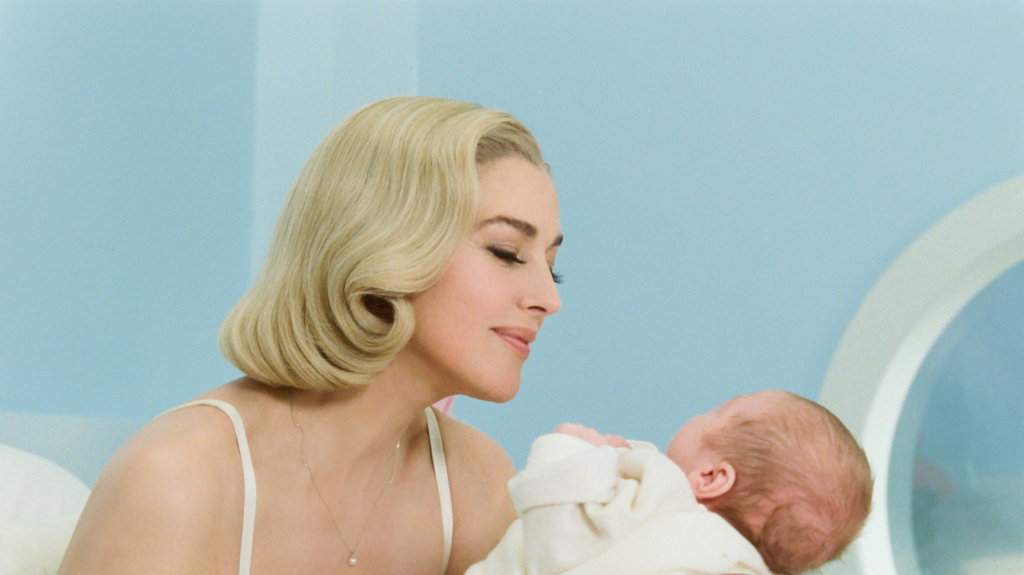 Monica Bellucci jako blondynka w filmie "Ville-Marie"