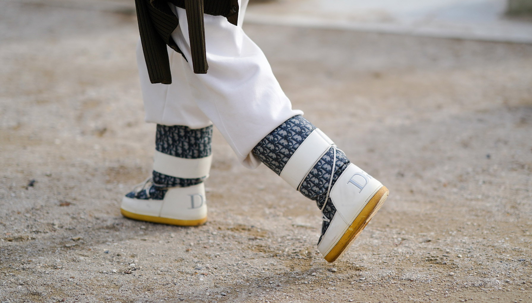 Street Style - Paris Fashion Week - Menswear F/W 2020-2021 : Day Two