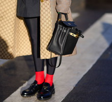 Street Style - Paris Fashion Week - Womenswear Fall/Winter 2020/2021 : Day Six