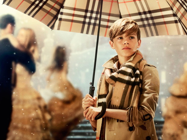 Romeo James Beckham w kampanii Burberry.