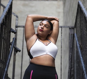 Nowa reklama sportowych biustonoszy Nike