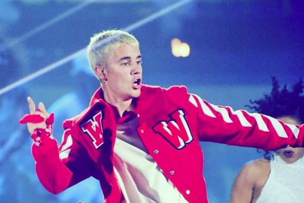 Ubrania z trasy koncertowej 'Purpose’ Justina Biebera w luksusowym sklepie Barneys