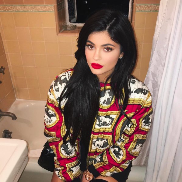 Fani narzekają na kosmetyki sprzedawane przez Kylie Jenner - "to oszustwo!"