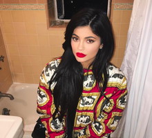 Fani narzekają na kosmetyki sprzedawane przez Kylie Jenner - "to oszustwo!"