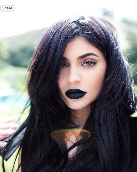 Fani narzekają na kosmetyki sprzedawane przez Kylie Jenner - to oszustwo!