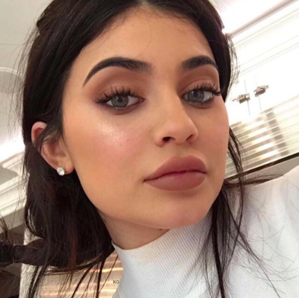 Fani narzekają na kosmetyki sprzedawane przez Kylie Jenner - to oszustwo!