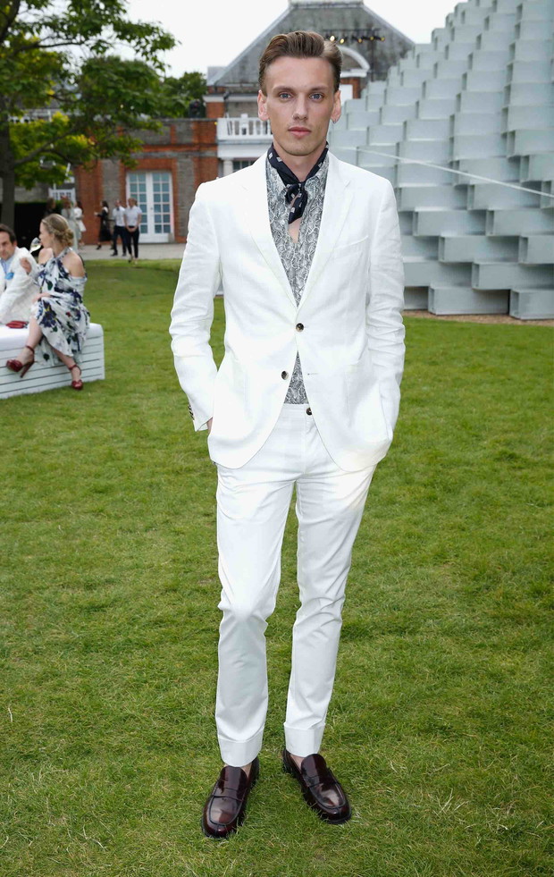Jamie Campbell Bower na imprezie Summer Party w Serpentine Gallery