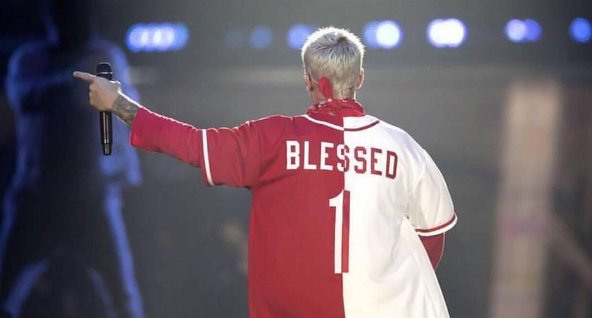 Ubrania z trasy koncertowej 'Purpose’ Justina Biebera w luksusowym sklepie Barneys